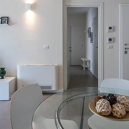 City & Suites *