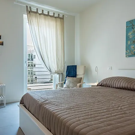 City & Suites *